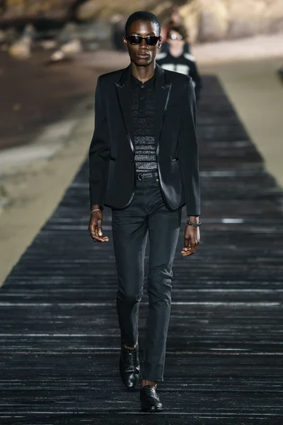 Look 12